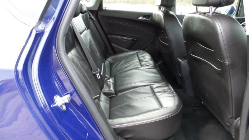 2012 Vauxhall Astra i VVT 16v Elite 5dr image 9