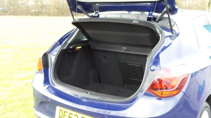2012 Vauxhall Astra i VVT 16v Elite 5dr image 10