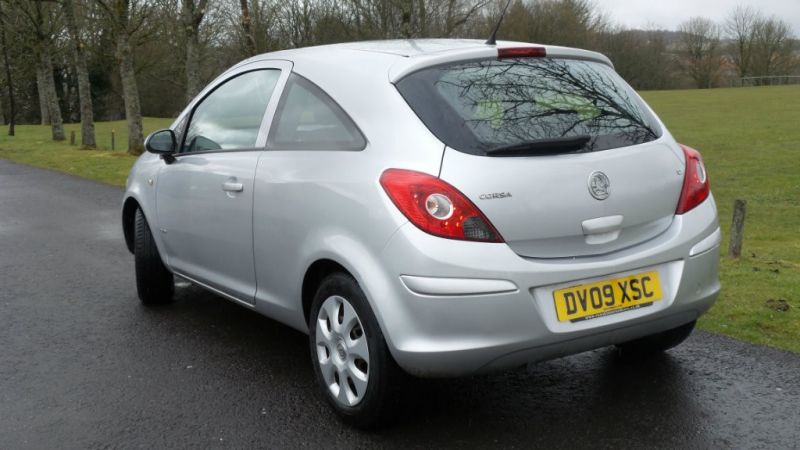 2009 Vauxhall Corsa 1.2 i 16v Club 3dr image 3