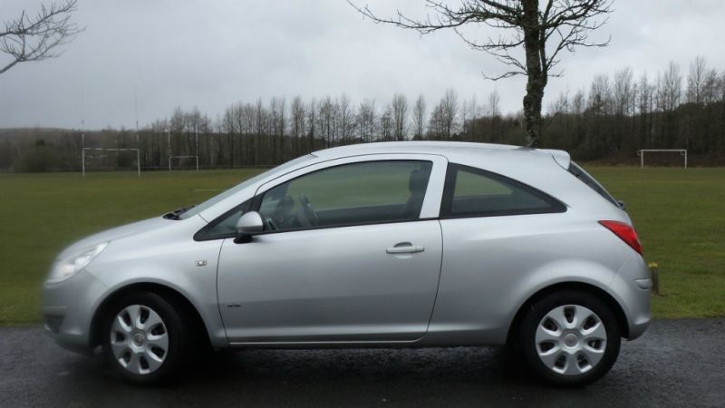 2009 Vauxhall Corsa 1.2 i 16v Club 3dr image 5