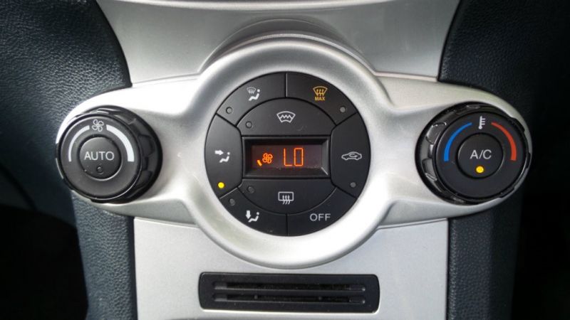 2012 Ford Fiesta TDCi 5dr image 10