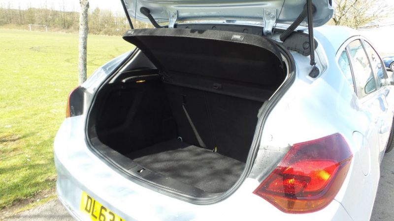 2013 Vauxhall Astra i VVT 16v SRi 5dr image 8