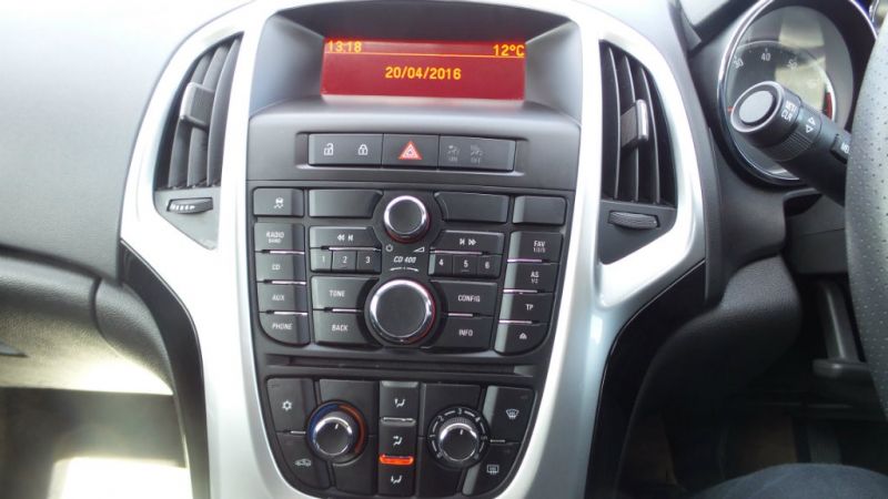 2013 Vauxhall Astra i VVT 16v SRi 5dr image 9