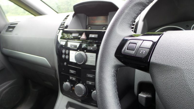 2013 Vauxhall Zafira i VVT 16v 5dr image 9