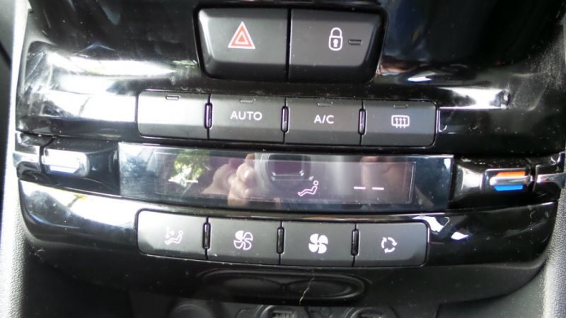 2013 Peugeot 208 e-HDi 5dr image 7