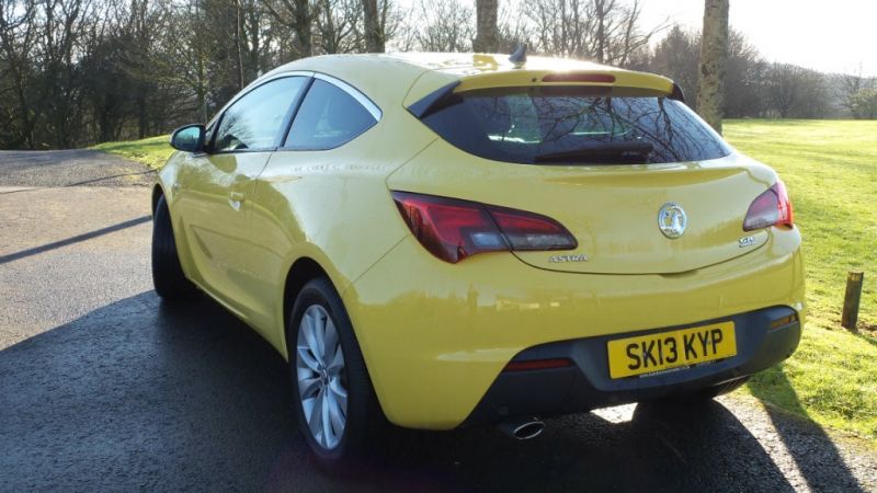 2013 Vauxhall Astra GTC CDTi 16v SRi 3dr image 2