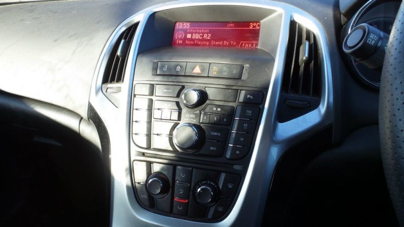 2013 Vauxhall Astra GTC CDTi 16v SRi 3dr image 7
