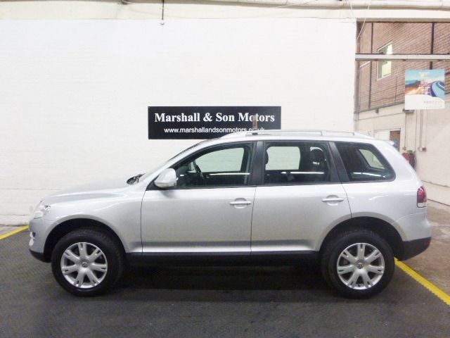 2007 Volkswagen Touareg 3.0 V6 TDI 5d image 2