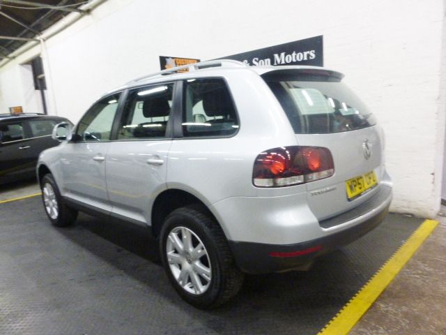 2007 Volkswagen Touareg 3.0 V6 TDI 5d image 4
