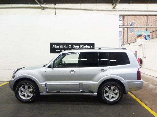 2004 Mitsubishi Shogun 3.2 LWB 5d image 2