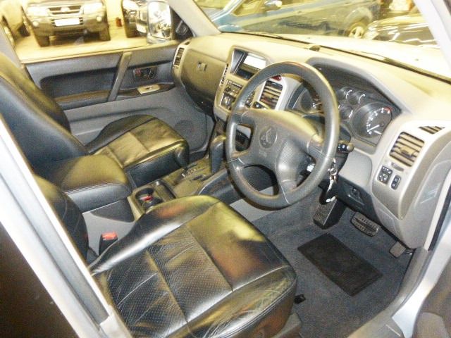 2004 Mitsubishi Shogun 3.2 LWB 5d image 10