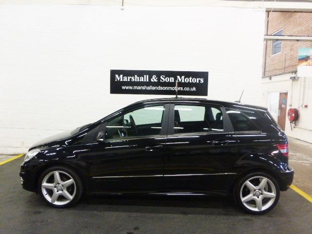 2010 Mercedes 2.0 B180 CDI Sport 5d image 2