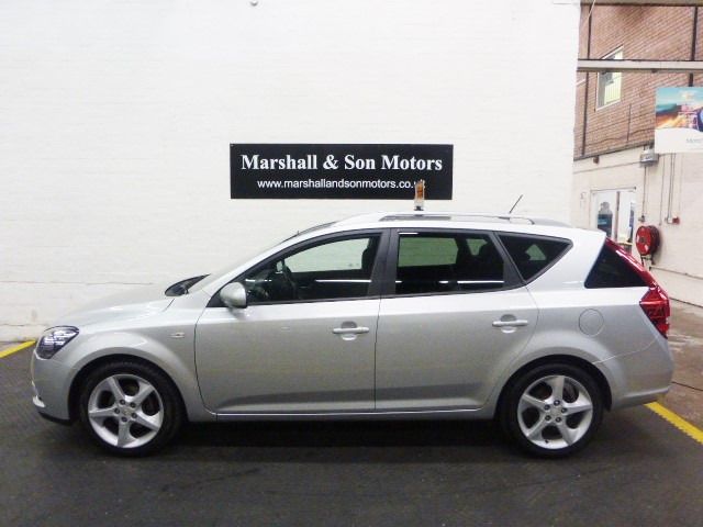 2010 Kia Ceed 1.6 3 SW CRDI 5d image 2