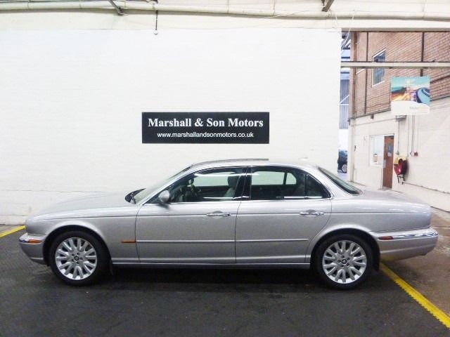 2004 Jaguar XJ 3.6 V8 SE 4d image 2
