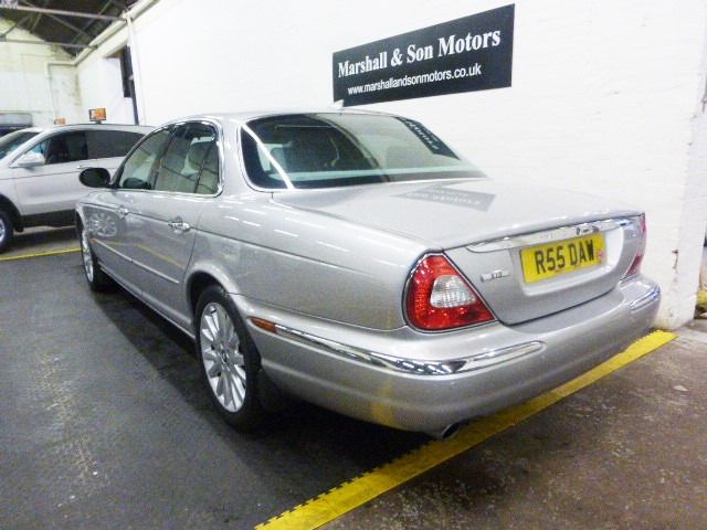 2004 Jaguar XJ 3.6 V8 SE 4d image 4