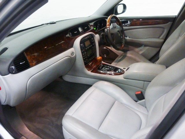 2004 Jaguar XJ 3.6 V8 SE 4d image 8