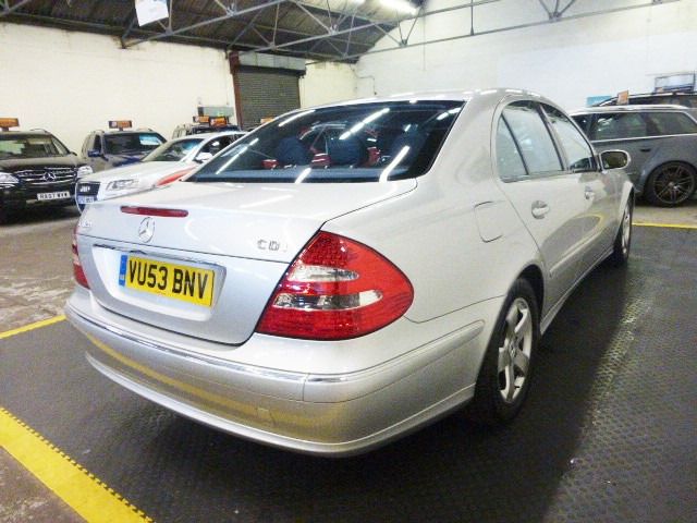 2003 Mercedes-Benz 3.2 E320 CDI 4d image 6