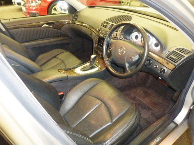 2003 Mercedes-Benz 3.2 E320 CDI 4d image 9