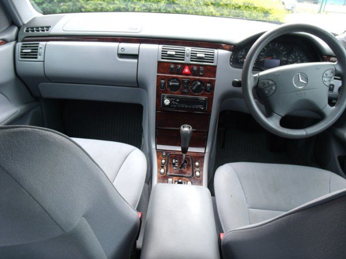 2000 Mercedes-Benz 2.4 E 240 image 6