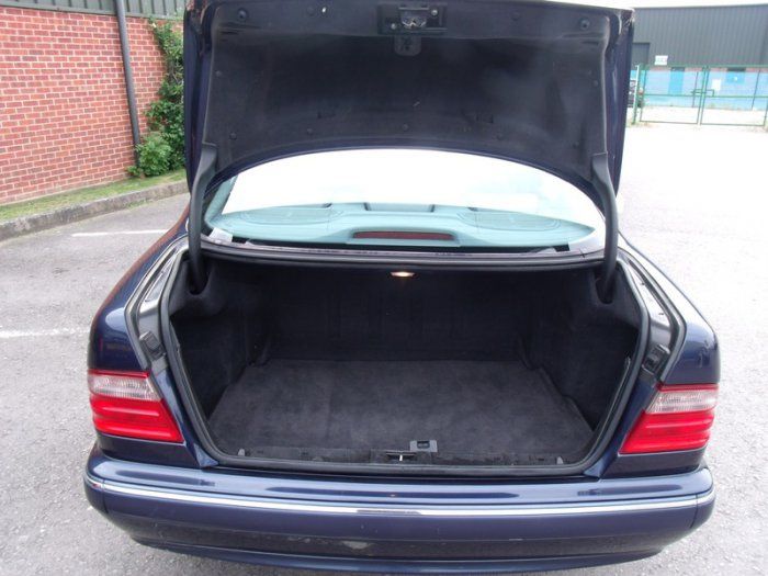 2000 Mercedes-Benz 2.4 E 240 image 9