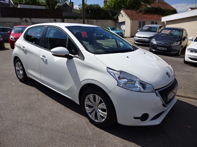 2013 Peugeot 208 1.2 Access Plus image 1