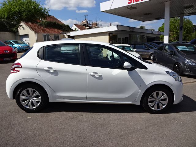 2013 Peugeot 208 1.2 Access Plus image 3