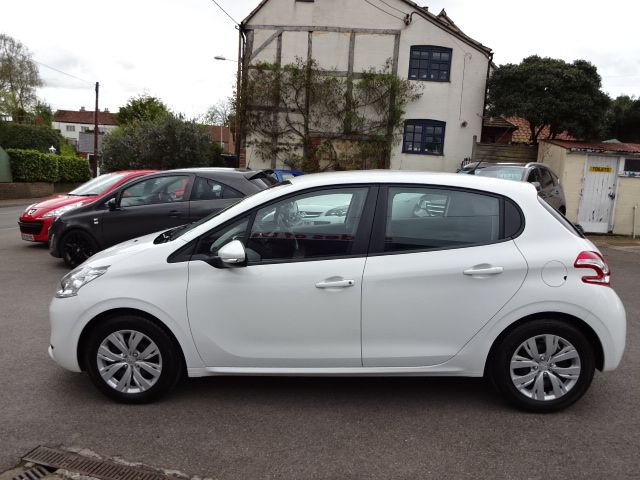 2013 Peugeot 208 Access Plus image 4