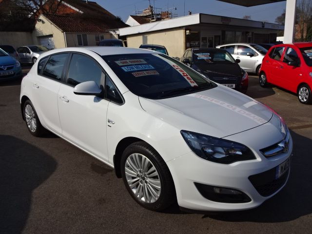 2013 Vauxhall Astra 1.4i image 1