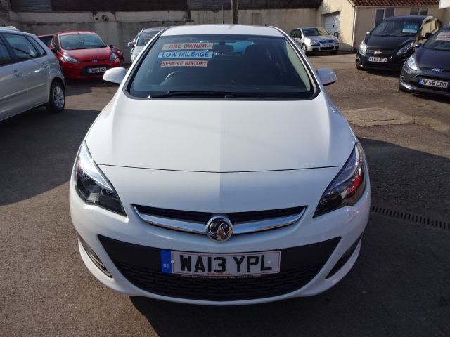 2013 Vauxhall Astra 1.4i image 2