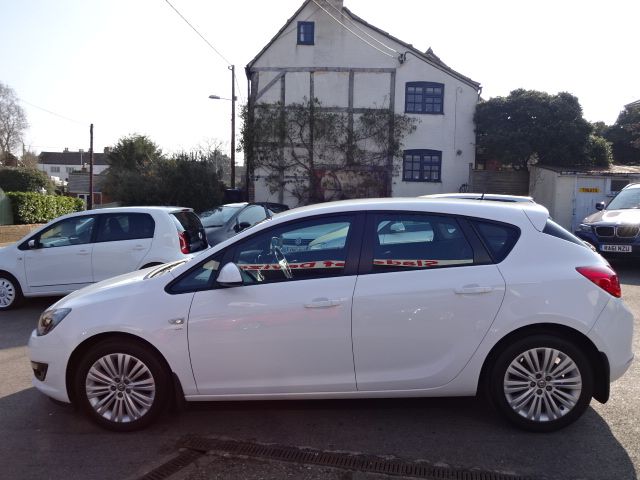 2013 Vauxhall Astra 1.4i image 4