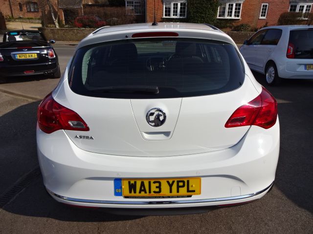 2013 Vauxhall Astra 1.4i image 5