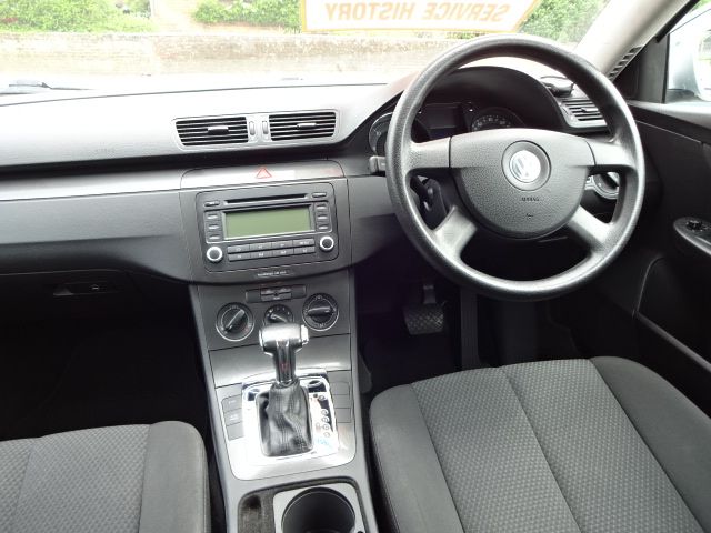 2006 Volkswagen Passat S 1.9 TDI image 8