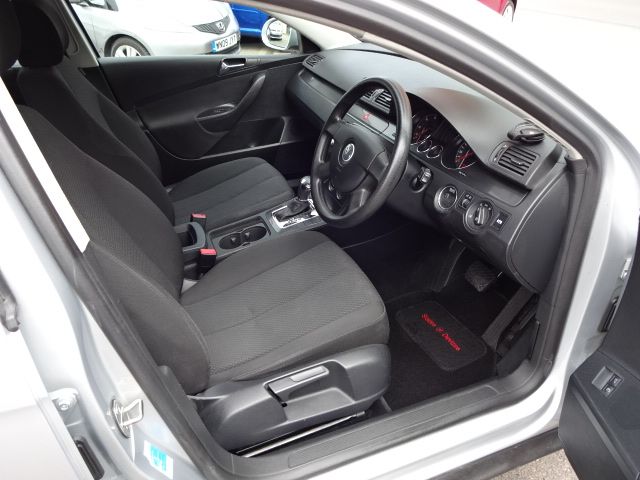 2006 Volkswagen Passat S 1.9 TDI image 9