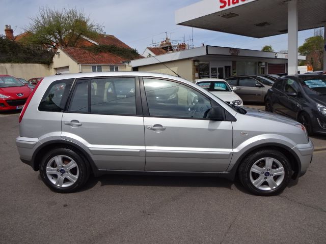 2010 Ford Fusion 1.4 Zetec image 2