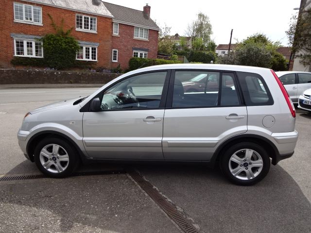 2010 Ford Fusion 1.4 Zetec image 3