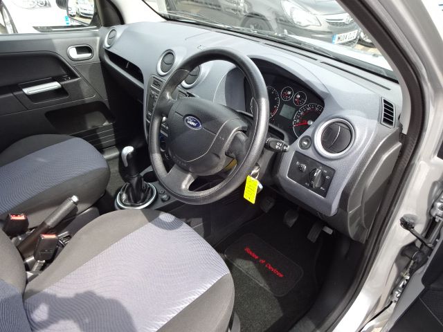 2010 Ford Fusion 1.4 Zetec image 6