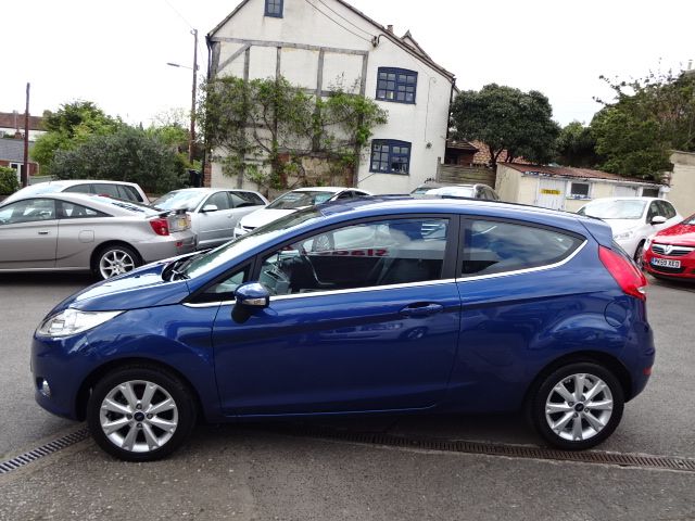 2010 Ford Fiesta 1.25 Zetec image 3