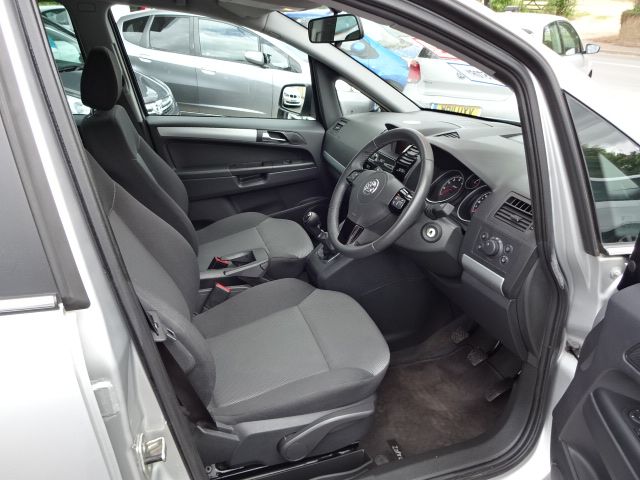 2011 Vauxhall Zafira 1.6i 16v image 8