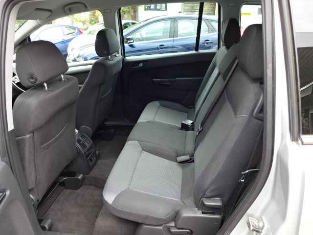 2011 Vauxhall Zafira 1.6i 16v image 9