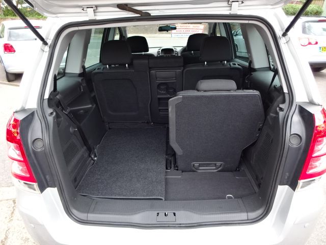 2011 Vauxhall Zafira 1.6i 16v image 10