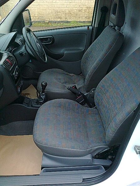 2005 Vauxhall Combo Van 1300 Cdti image 6