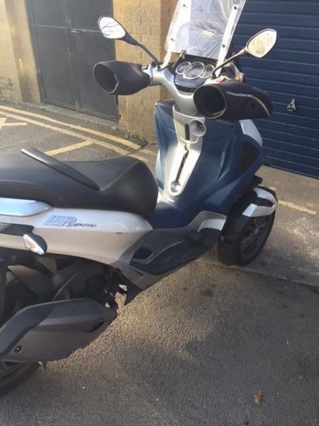 2012 Piaggio MP3 300 Yourban LT image 1