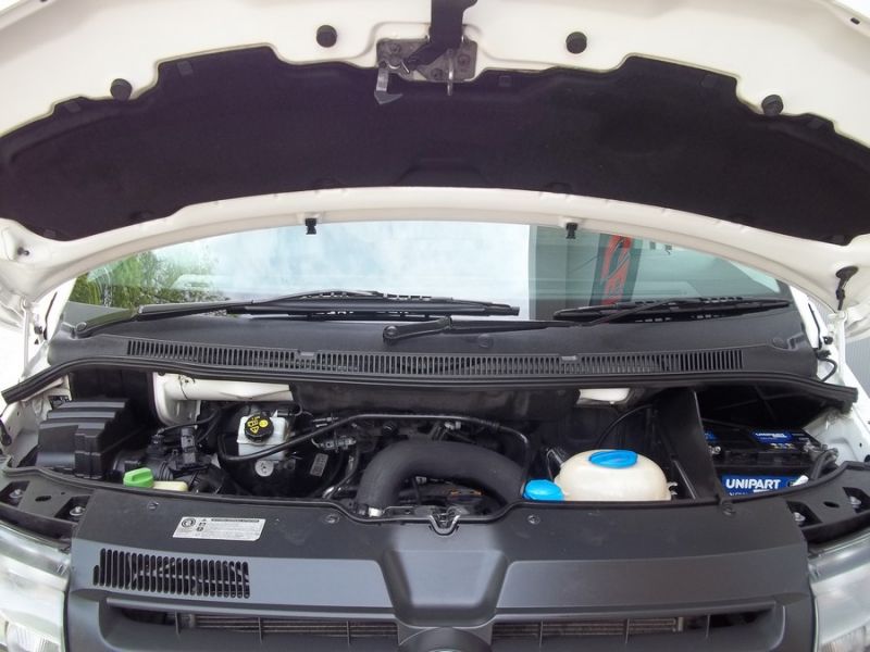 2012 Volkswagen Transporter T5 image 8