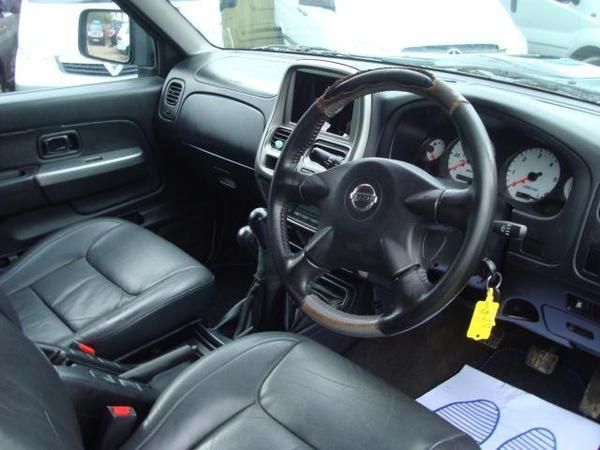 2005 Nissan Navara 2.5 Di Sport 4dr image 6