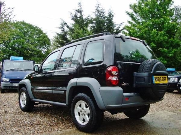 2005 Jeep Cherokee 2.4 Sport 5dr image 5