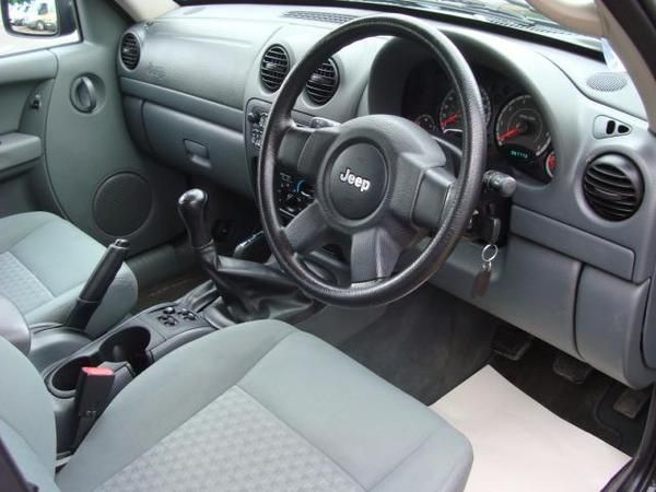 2005 Jeep Cherokee 2.4 Sport 5dr image 6