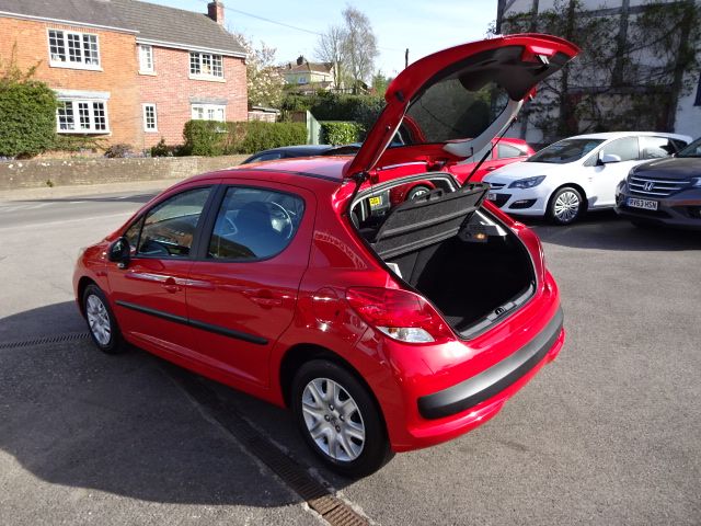 2010 Peugeot 207 S image 6