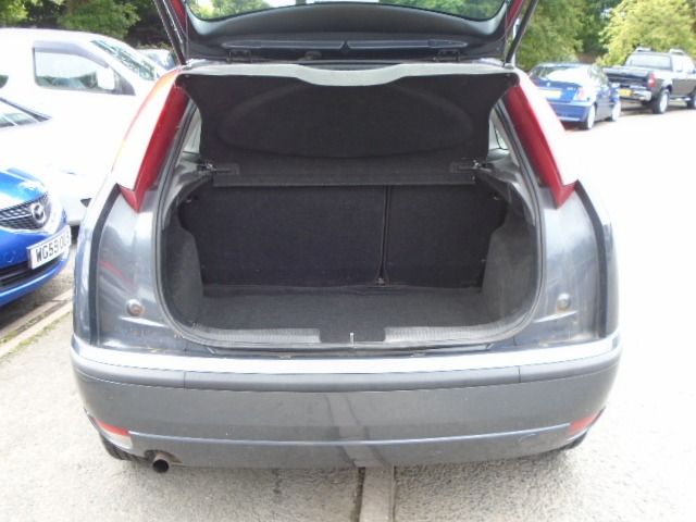 2004 Ford Focus 1.6 Zetec 3d image 8