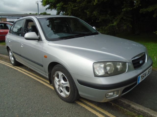2001 Hyundai Elantra 2.0 CDX 5d image 1