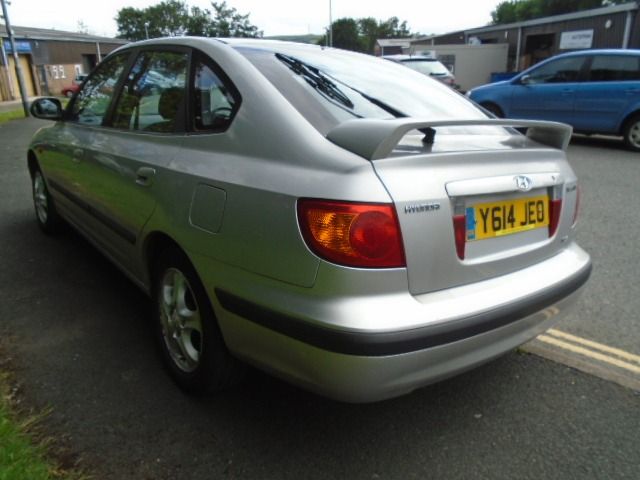 2001 Hyundai Elantra 2.0 CDX 5d image 3